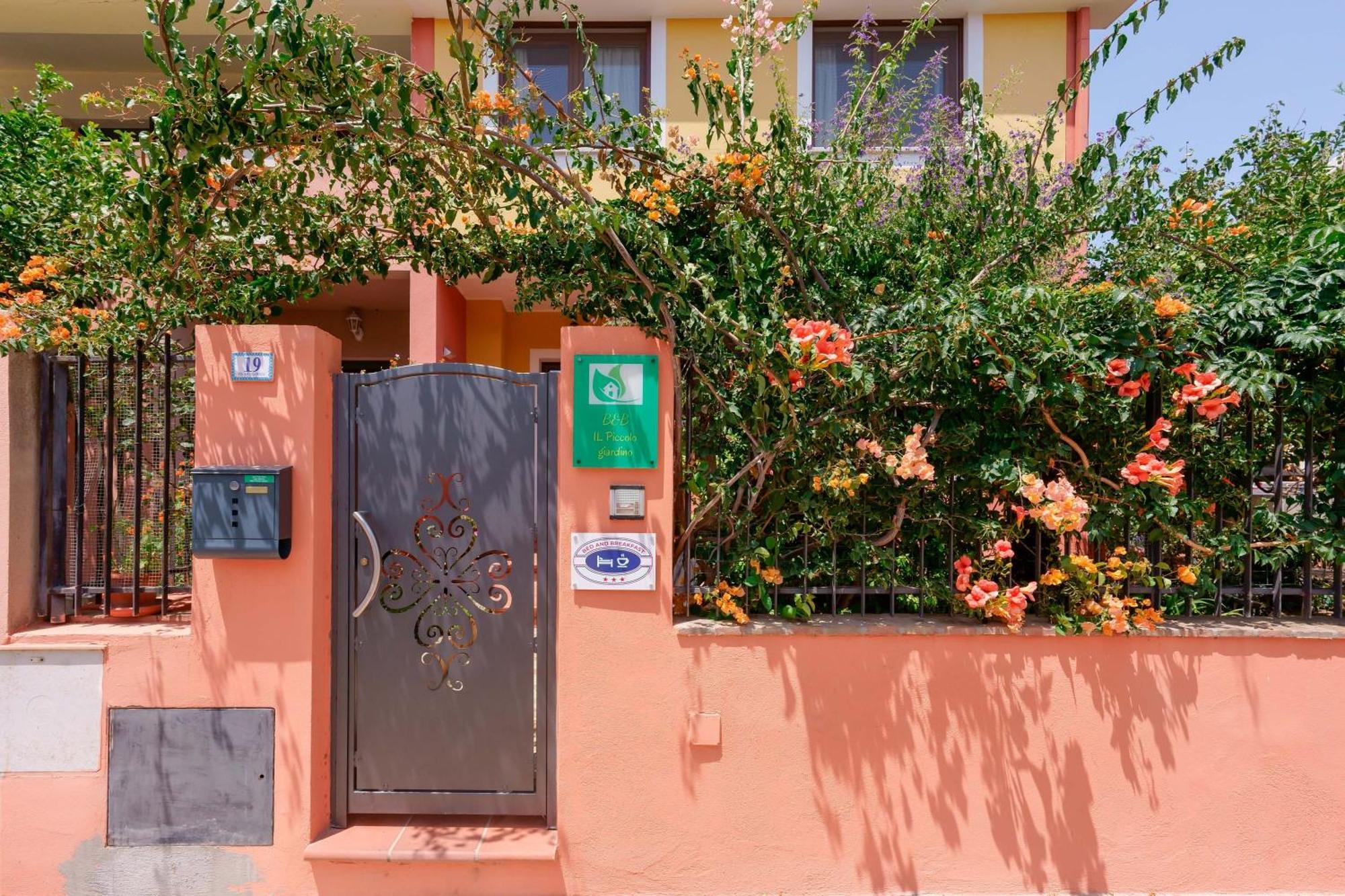 Il Piccolo Giardino Rooms & Breakfast Villasimius Bagian luar foto